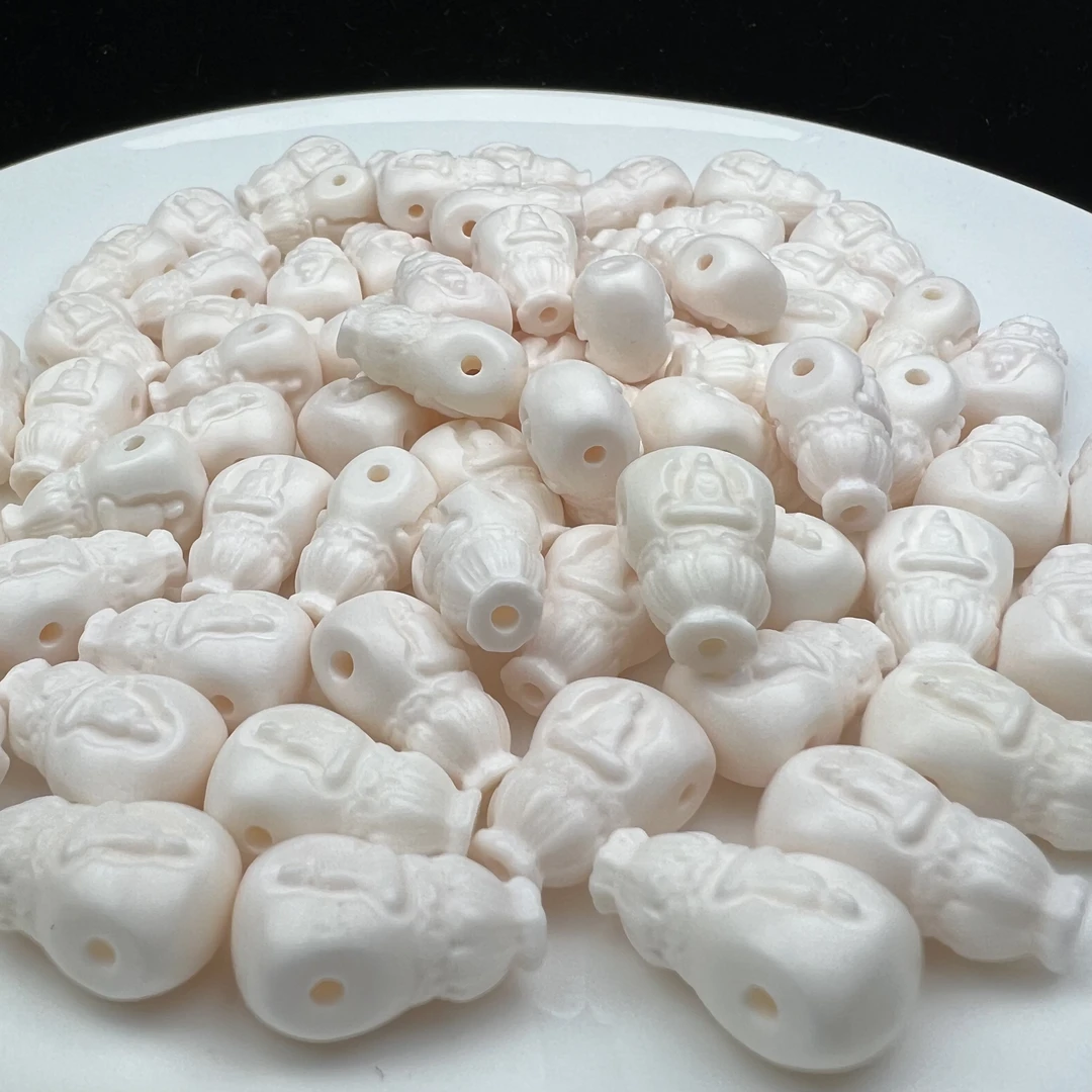 N069鹿角雕刻无相佛三通约10×17mm