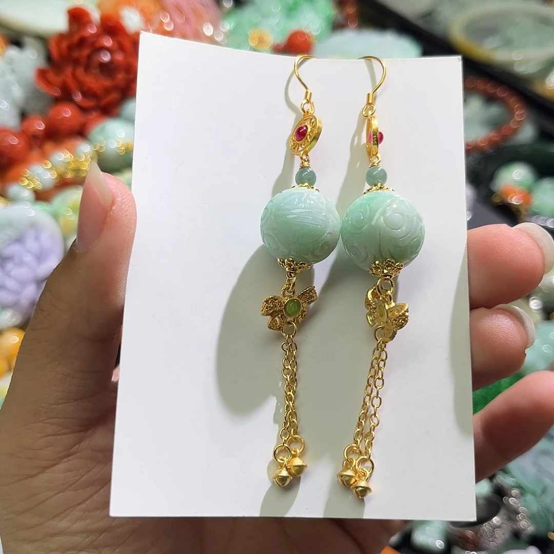 翡翠未镶嵌颈饰待编织
