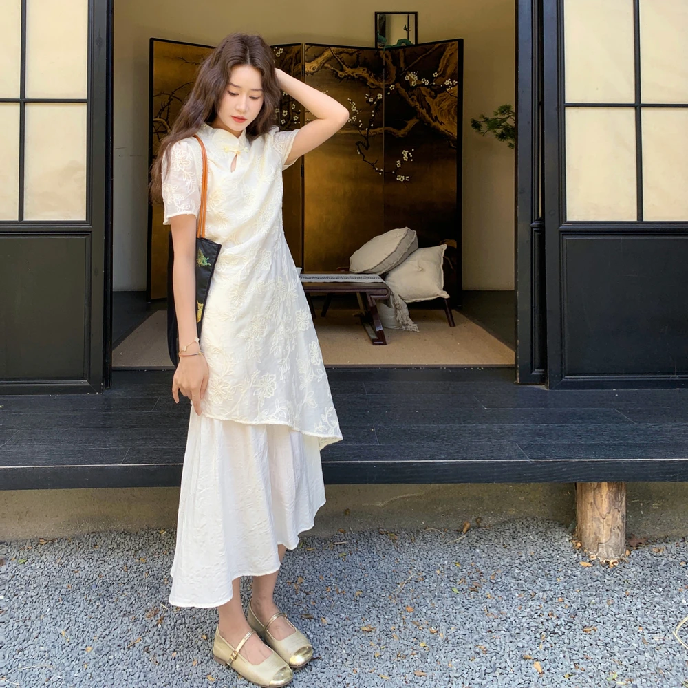 米白色温柔新中式刺绣拼接连衣裙女夏新款时尚老钱风松弛感女装