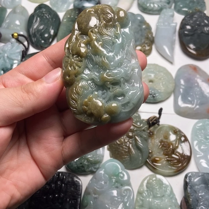 翡翠未镶嵌颈饰龙牌73