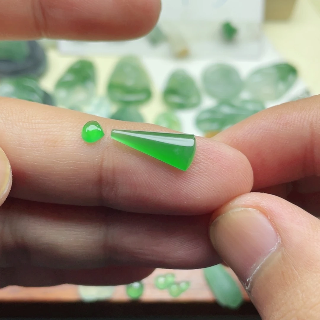 清***2翡翠未镶嵌颈饰翡翠