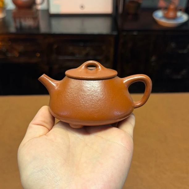 宜兴紫砂壶壶名,平盖石瓢,容量140cc,泥料,小煤窑朱泥,全手工制作