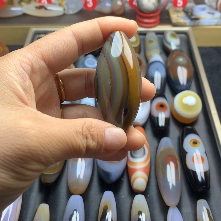 游***方玛瑙/玉髓未镶嵌颈饰吊坠