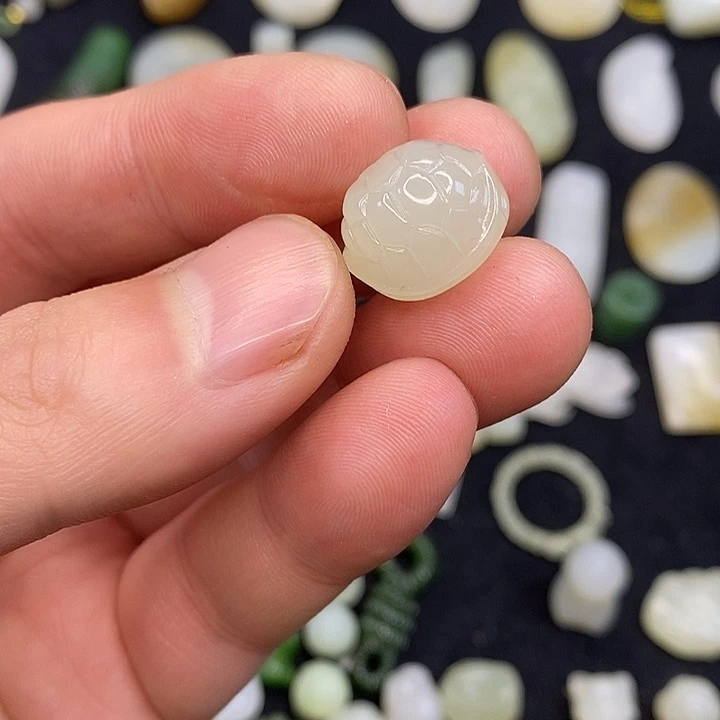 和田玉颈饰未镶嵌汉****婆