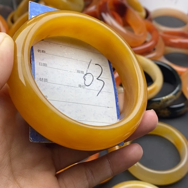 未镶嵌手镯石英质玉