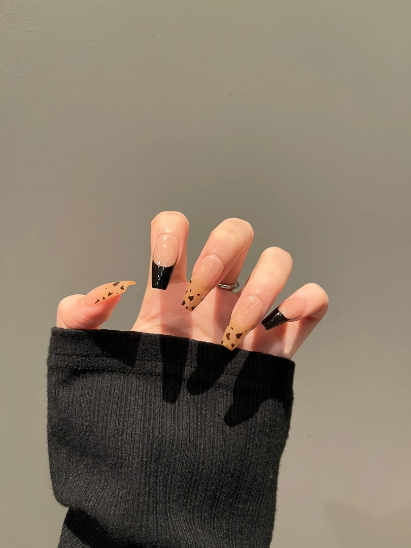 豹纹 纯手工豹纹穿戴甲秋冬简约高级感黑色辣妹美甲法式假指甲