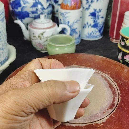 杯袁**此全手工制作的瓷器