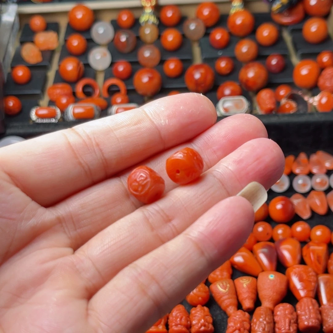 未镶嵌六方对珠南红玛瑙