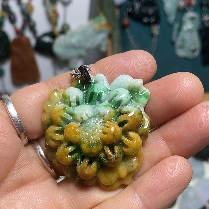 翡翠未镶嵌吊坠(赠链)