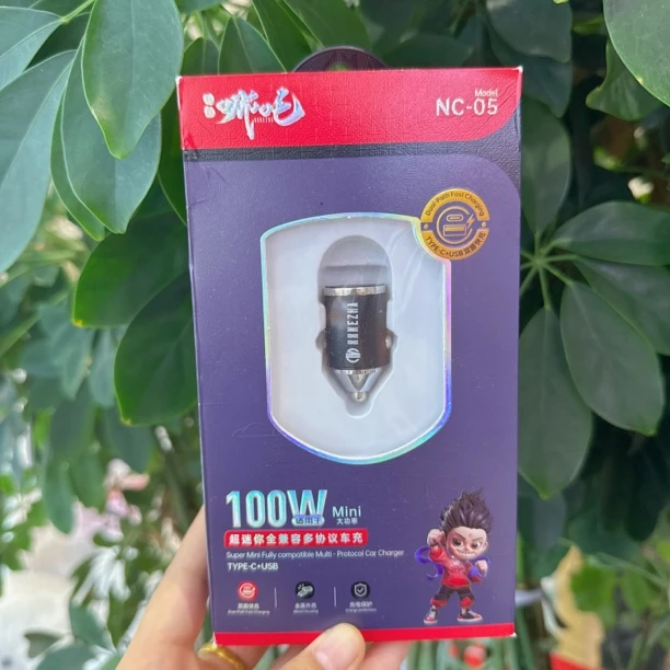 哪吒100W超迷你大功率车充