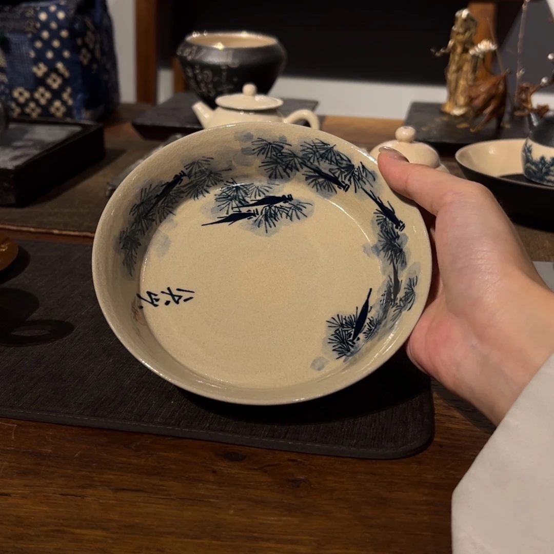 瓷片陶瓷。        陶瓷。