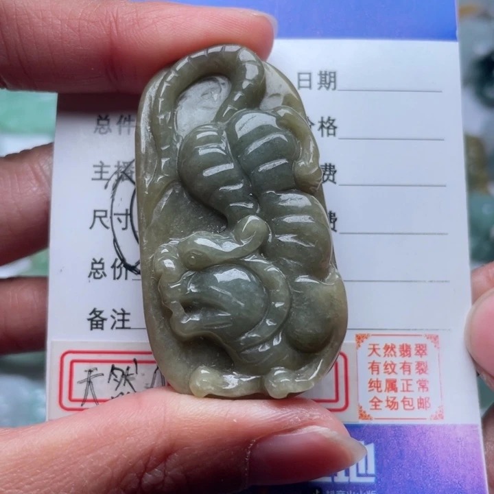 翡翠颈饰未镶嵌虎