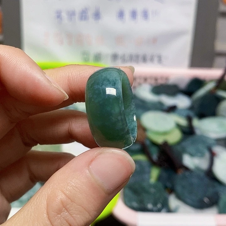 翡翠颈饰未镶嵌纯天然