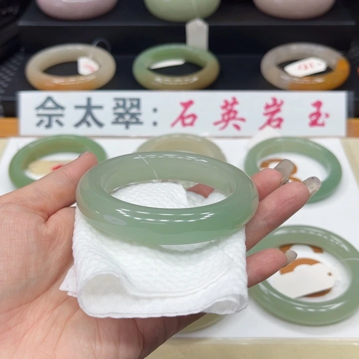 未镶嵌手镯石英质玉月*