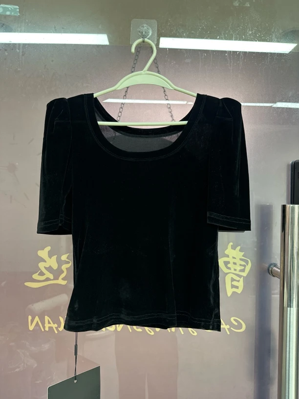 新款u领气质薄丝绒泡泡袖T恤