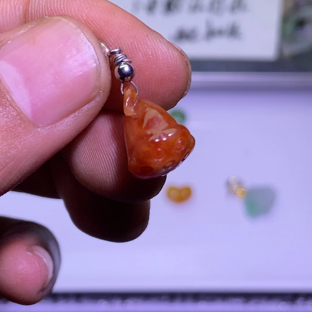 翡翠未镶嵌颈饰吊坠