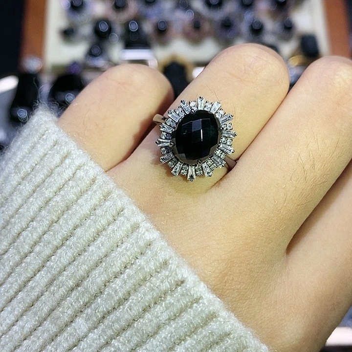 18K金镶嵌戒指翡翠