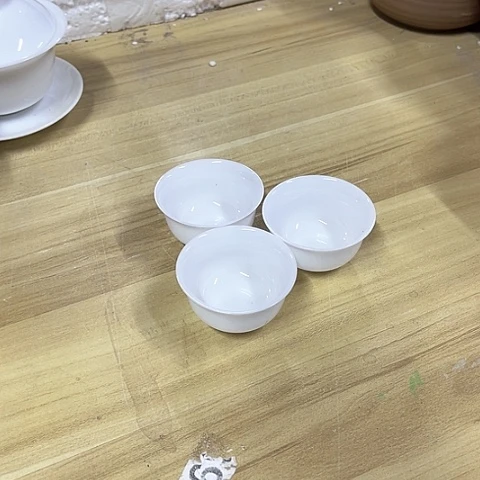 微瑕，不能明火，口径5高度2.5，6个杯子黑点针孔