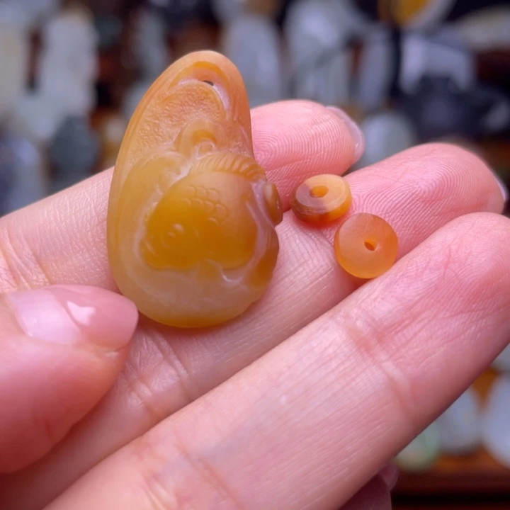 坑***神颈饰未镶嵌和田玉