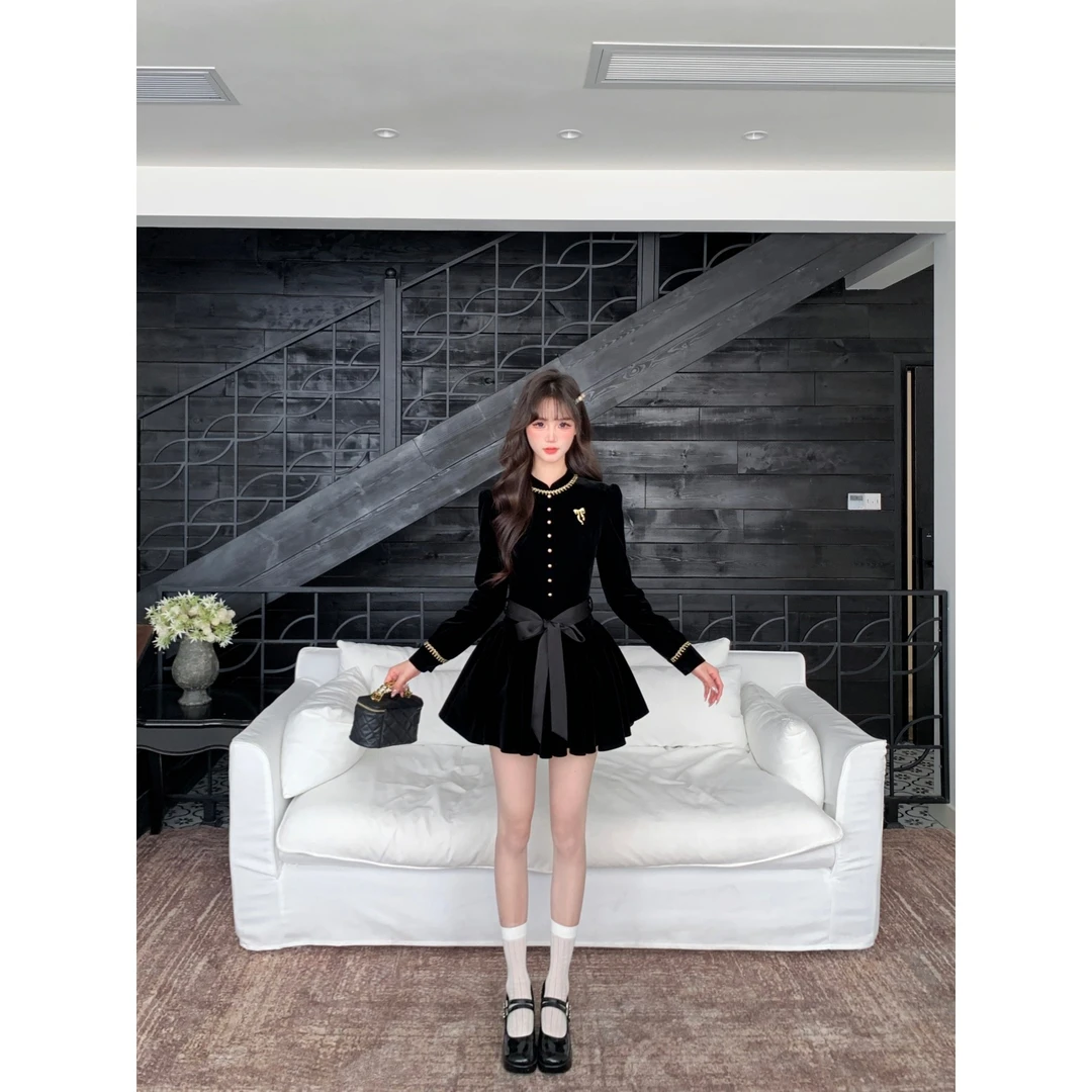 越韩小鱼 复古巴黎 财阀千金风丝绒小黑裙复古法式气质蓬蓬连衣裙