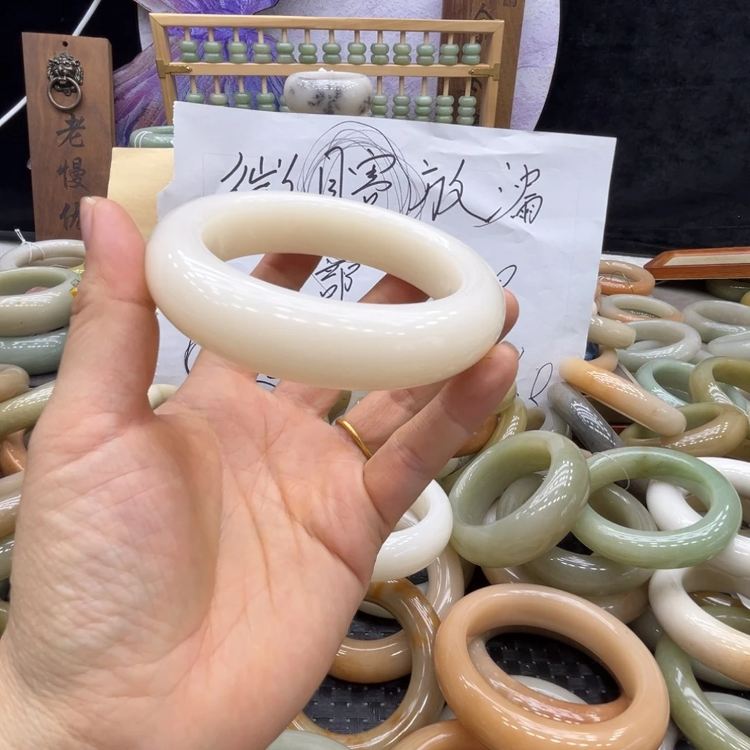 青***筝石英质玉未镶嵌手镯