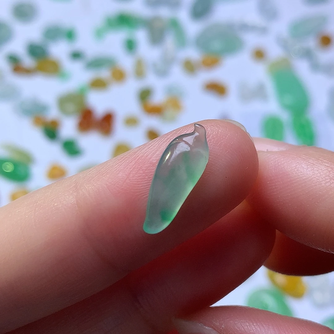 翡翠未镶嵌颈饰辣椒