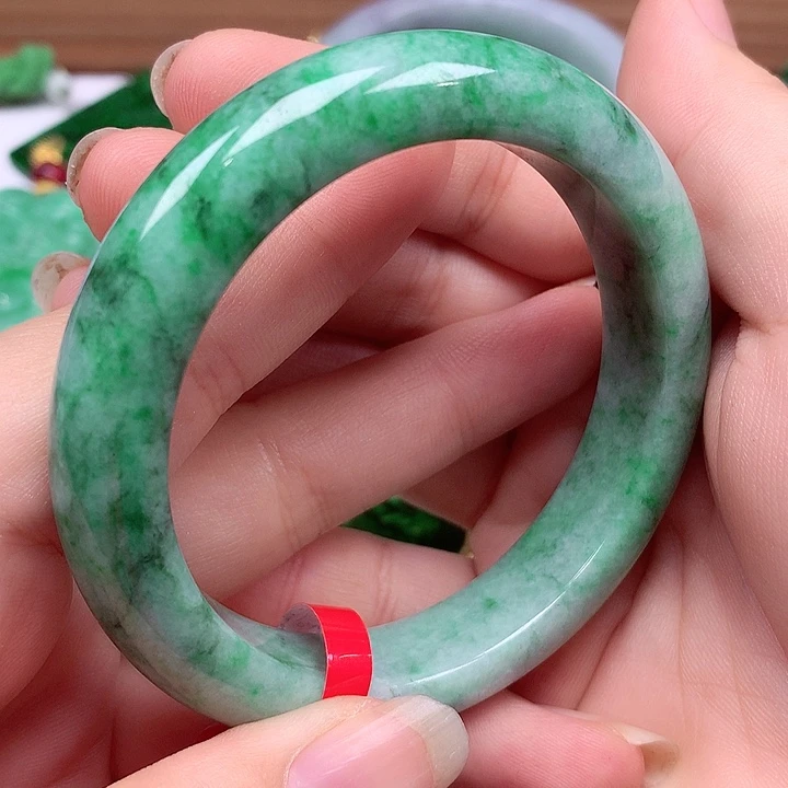 翡翠手镯未镶嵌翡翠手镯