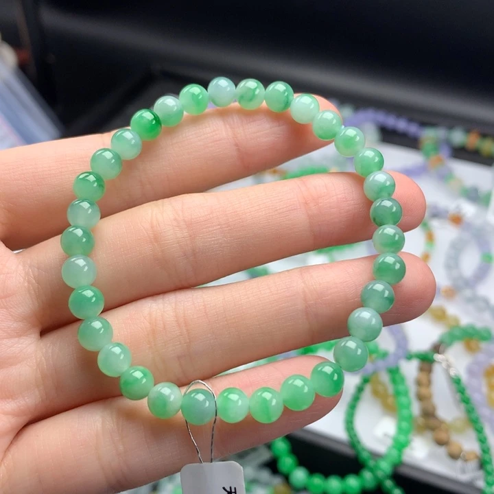 翡翠手镯未镶嵌翡翠