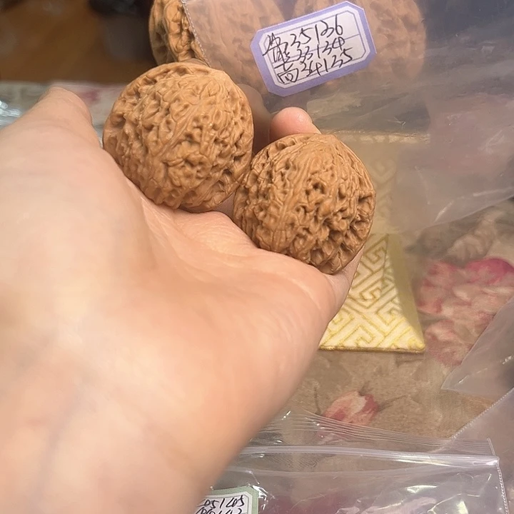文玩核桃把件密纹狮子头