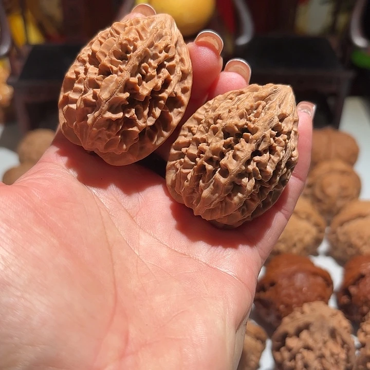 大叶紫檀（黑酸枝木类）文玩核桃招财鼠