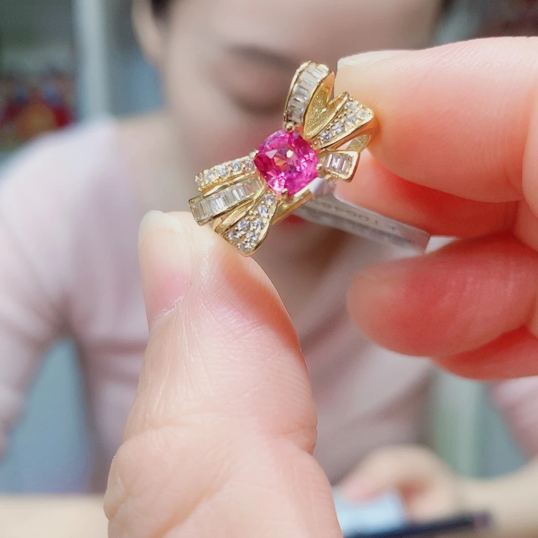 银S925镶嵌尖晶石戒指