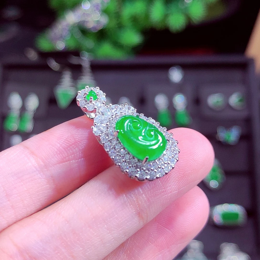 颈饰未镶嵌翡翠天然