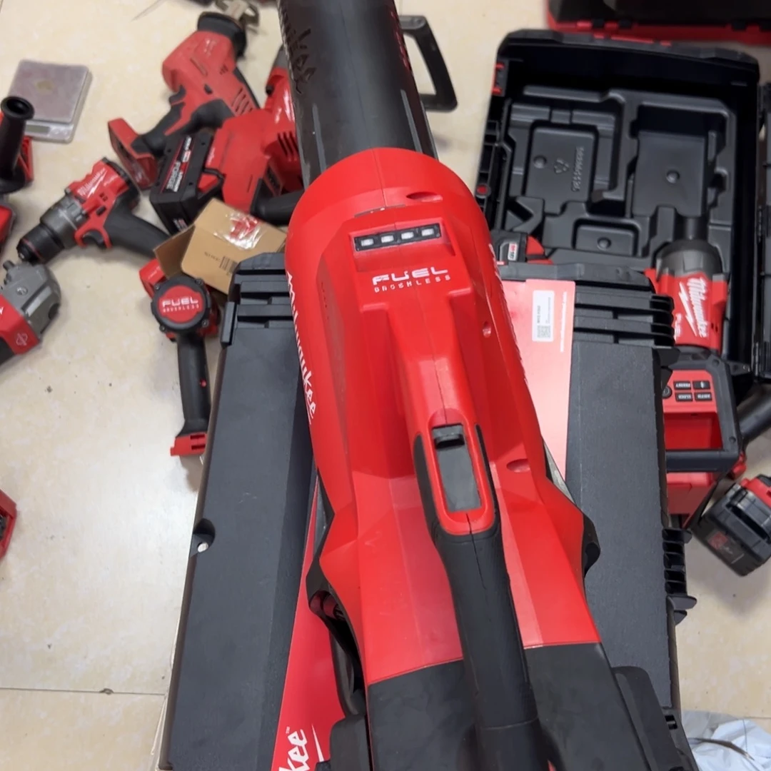 米沃奇暴风机+2个18V5.0电池