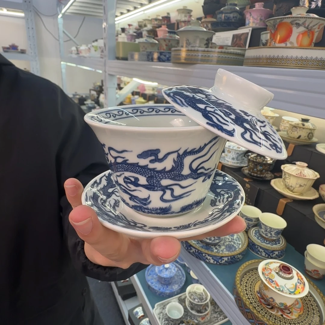 这些盖碗很漂亮我很喜欢！！