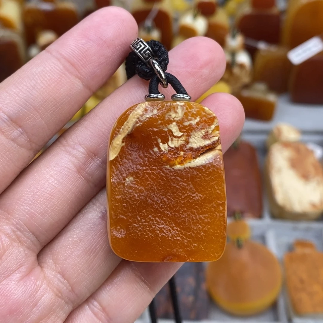 蜜蜡未镶嵌珠宝奇石