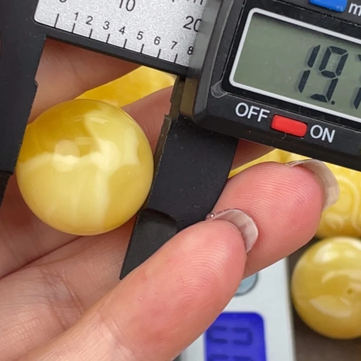 蜜蜡未镶嵌裸石微瑕950