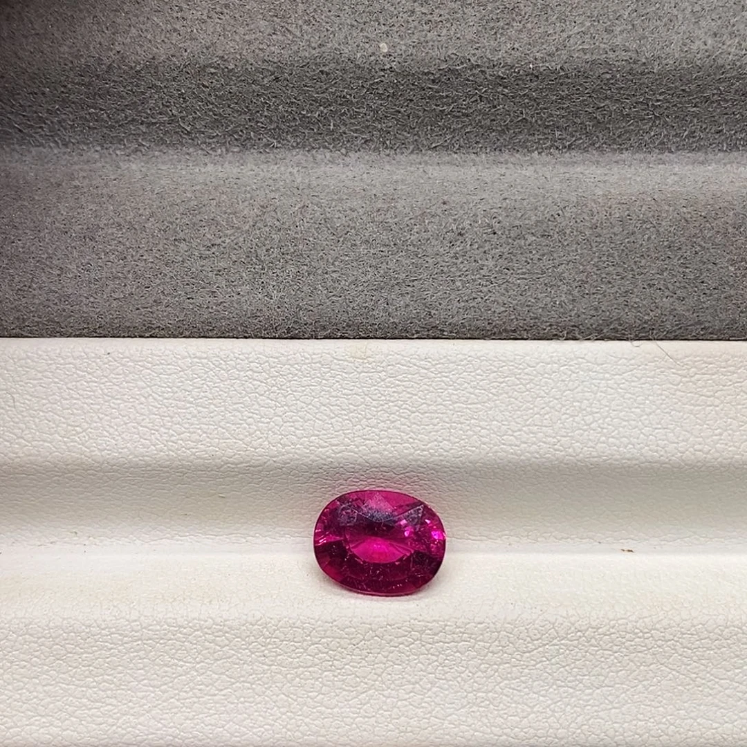 未镶嵌碧玺裸石2.51克拉天然卢比来碧玺