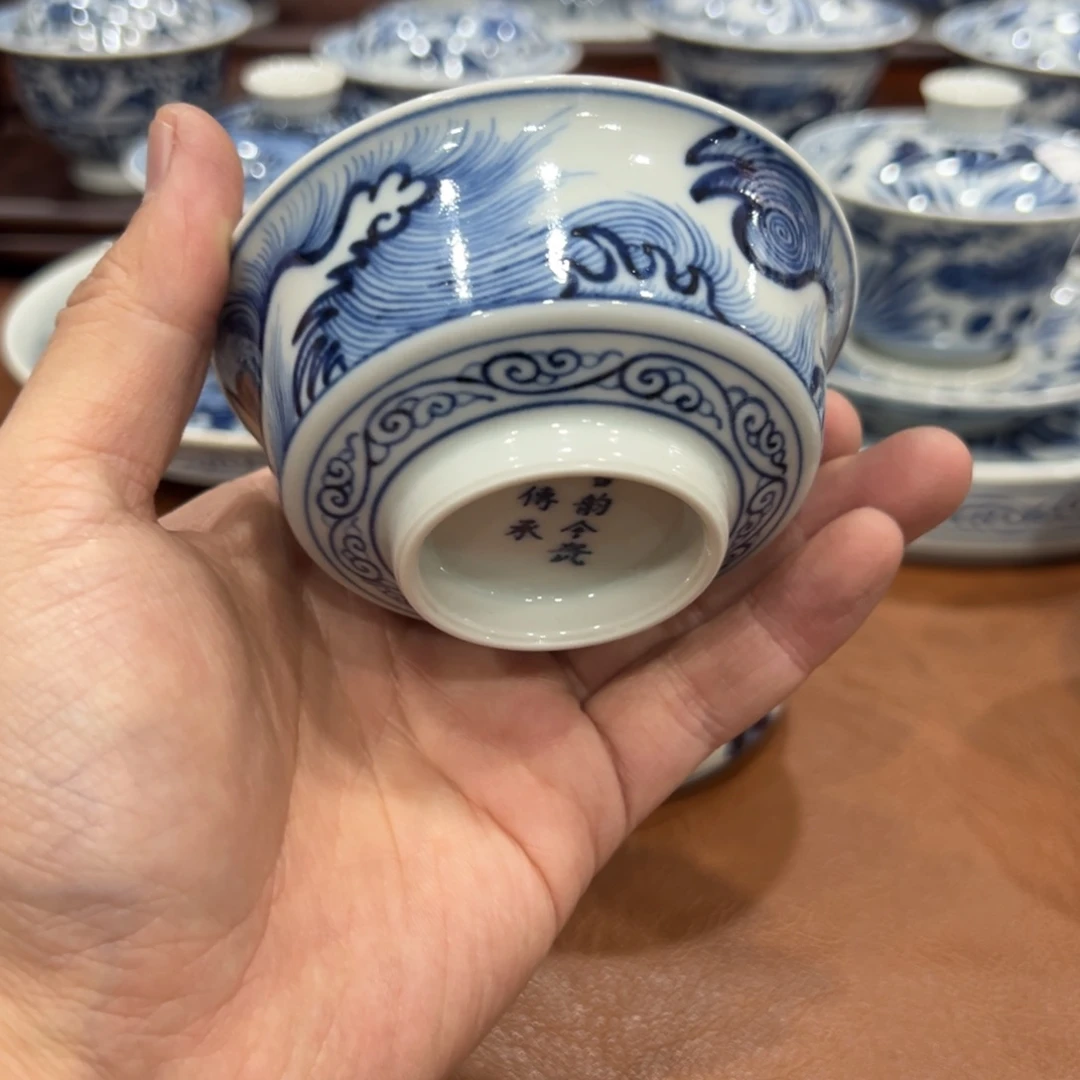 手绘青花海浪纹金陵盏