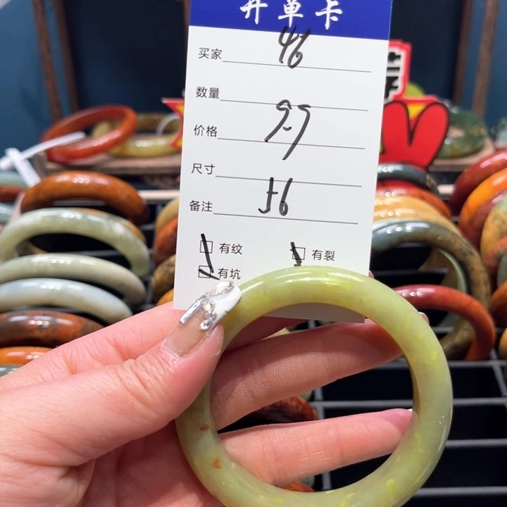 蛇纹石玉手镯未镶嵌?*呦