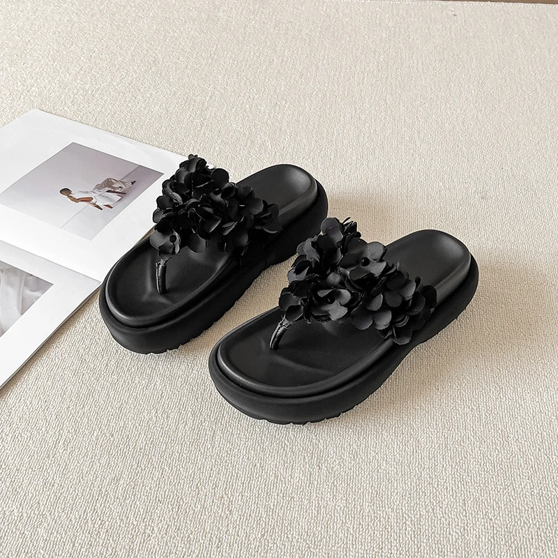 网红同款厚底夹趾拖鞋2025夏季爆款外穿花瓣不累脚人字拖鞋女