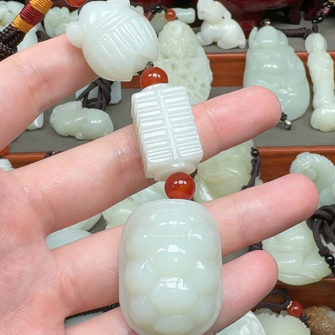 和田玉未镶嵌把件