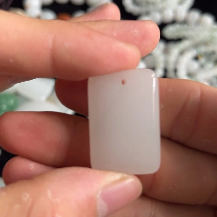 石英质玉未镶嵌颈饰