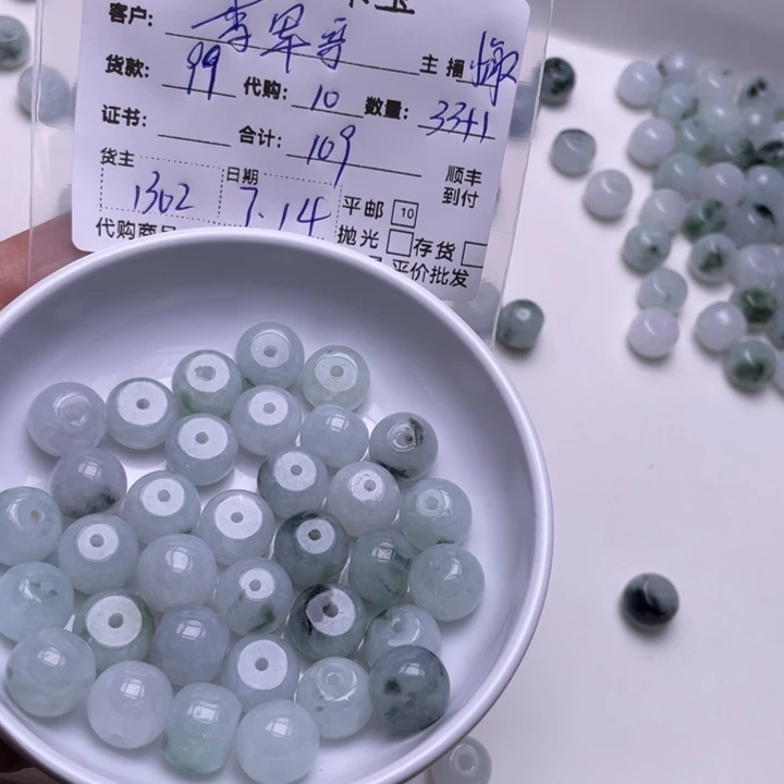 李***哥翡翠未镶嵌颈饰珠子