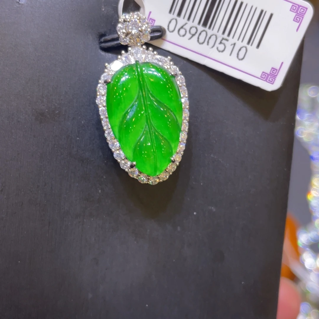 翡翠未镶嵌颈饰吊坠