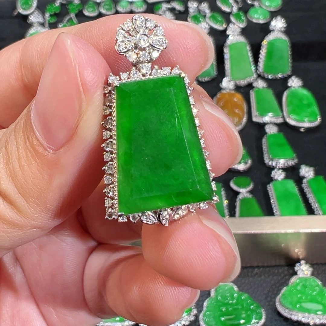 【闪购商品】翡翠吊坠(不含链)18K金镶嵌