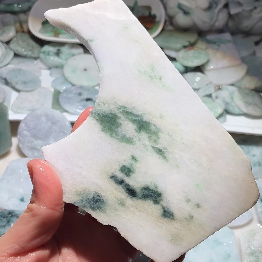 翡翠未镶嵌颈饰边角料