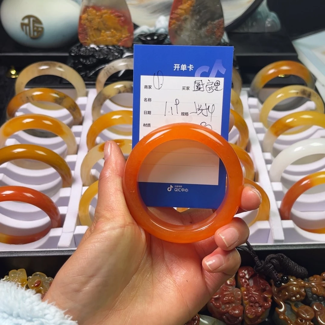 石英质玉（黄龙玉）手镯未镶嵌厨****?