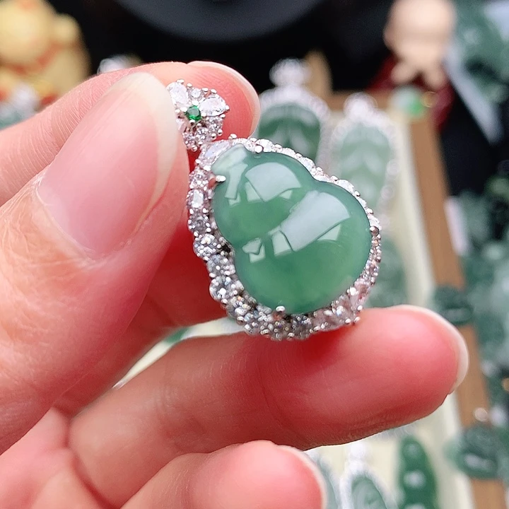 颈饰未镶嵌翡翠吊坠