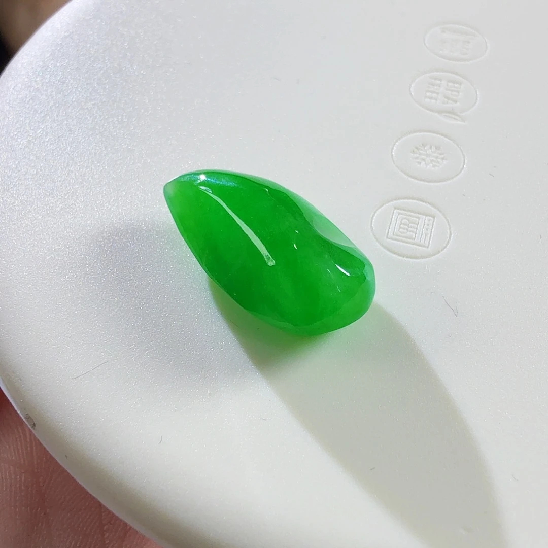 翡翠未镶嵌颈饰裸石