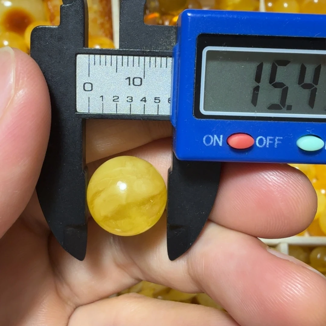 裸石琥珀未镶嵌成品